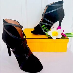 JOURNEE ~ Black Strappy 4” Heeled Peep Toe Booties w/Back Zipper size 7